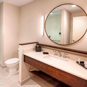 One-Bedroom King Suite